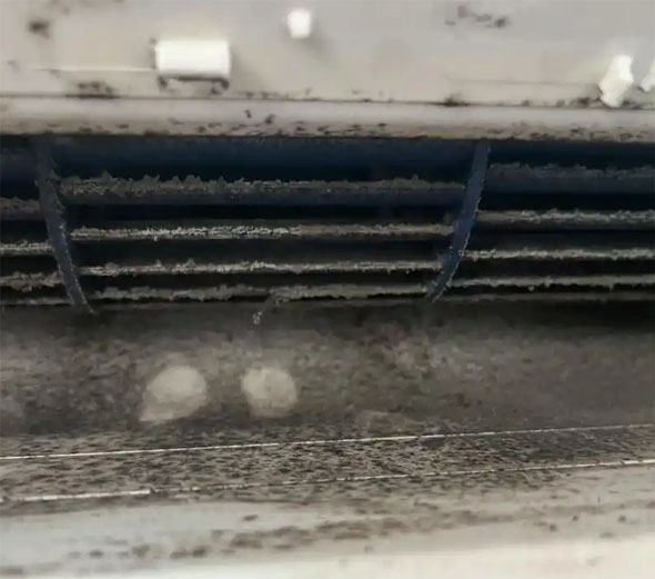 双江空调吹的风有股烧焦味是怎么回事